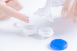 cara memakai Softlens yang baik dan benar