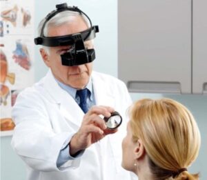 pemeriksaan mata oleh dokter mata