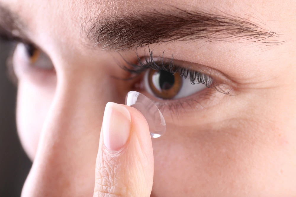 Pertanda infeksi akibat softlens