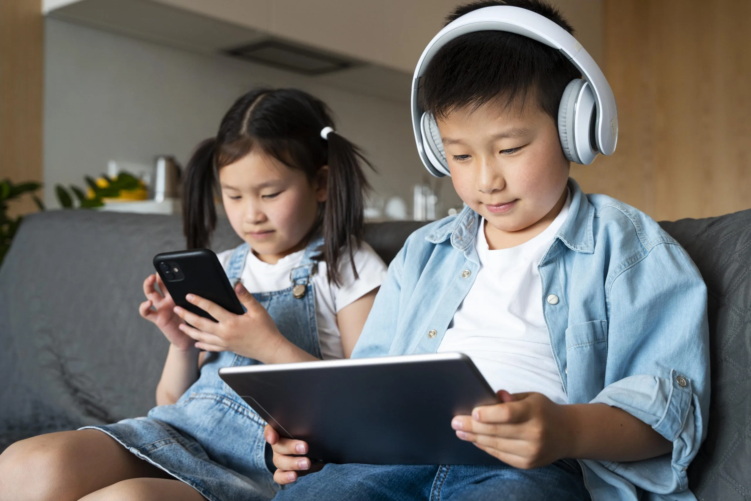 Anak Main Gadget