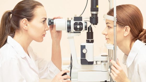 rekomendasi dokter mata surabaya