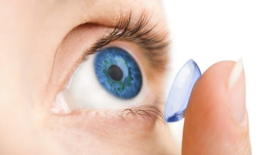 merawat-lensa-kontak-agar-tetap-aman-digunakan-alodokter